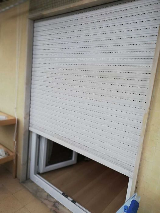 13€ Arranjo Estores em Janelas e Estores em Portas por 23€.