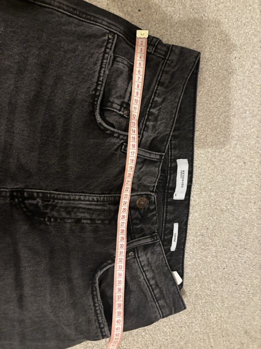 Reserved Czarne baggy jeans z dziurami rozm 28