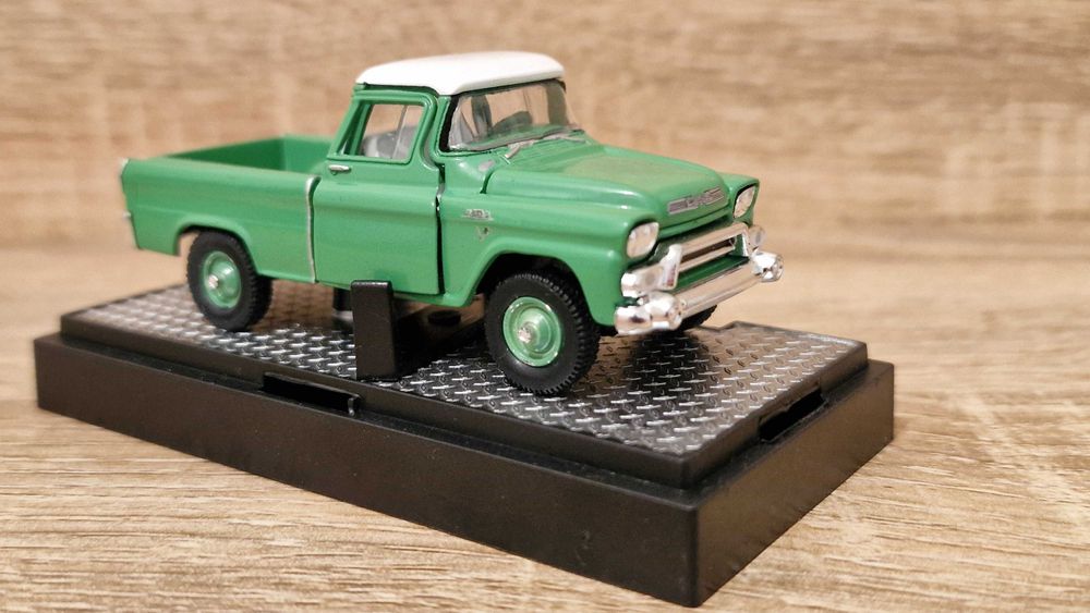 GMC Surburban Carrier 4x4 «1958« 1:64