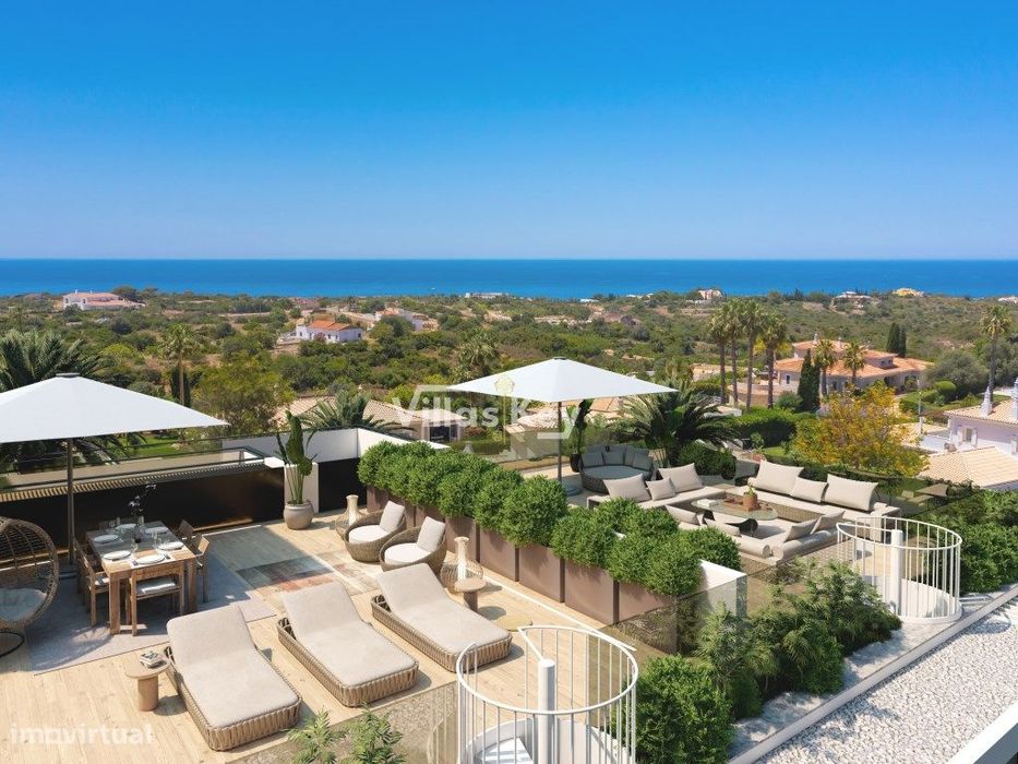 Apartamento de luxo T3 com vistas para a costa e para as montanhas.