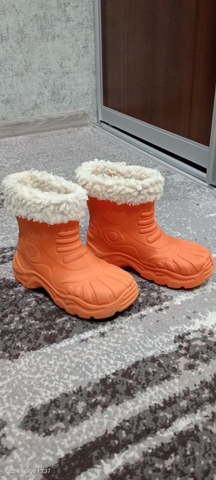 Дитячі чобітки...