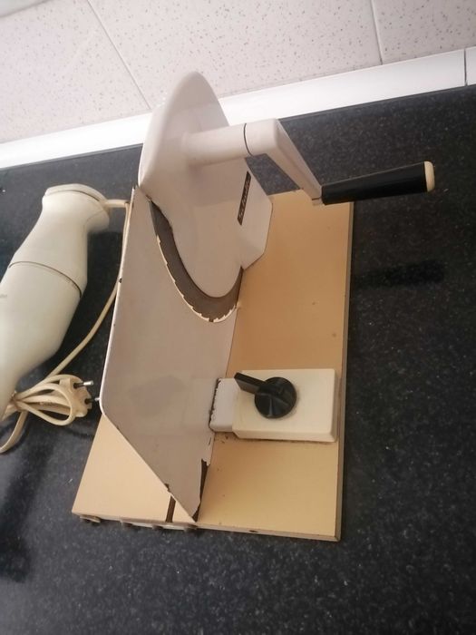 Máquina fiambreira e a varinha