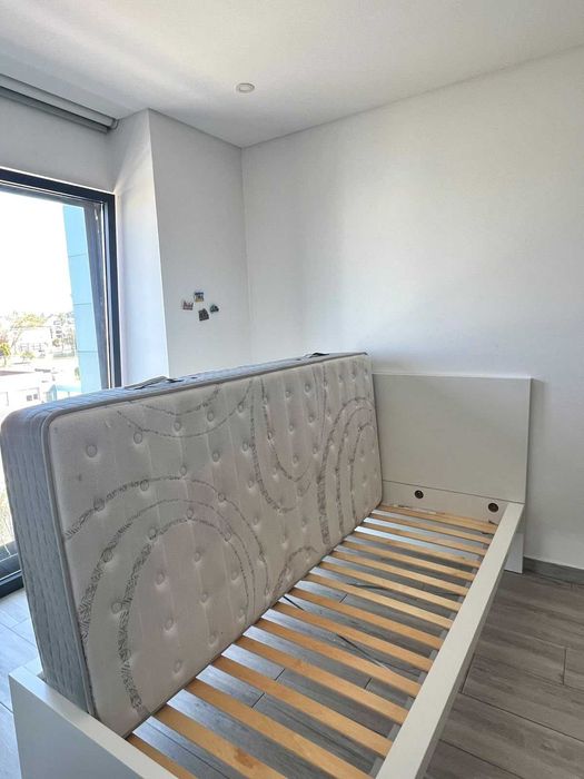Cama e colchao em bom estado