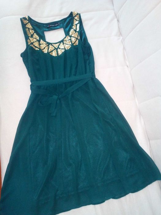 Продаю два нарядных платья. р. 44-46.