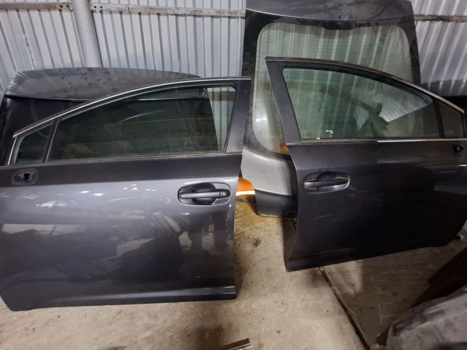 Toyota avensis T27  двери  тойота авенсис т 27
Передні ліві двер