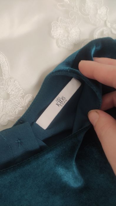 Велюрова сукня на дівчинку темно-зеленого кольору