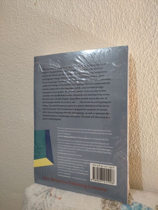 Livro de linguística An Introduction to Linguistic Typology de Velupil