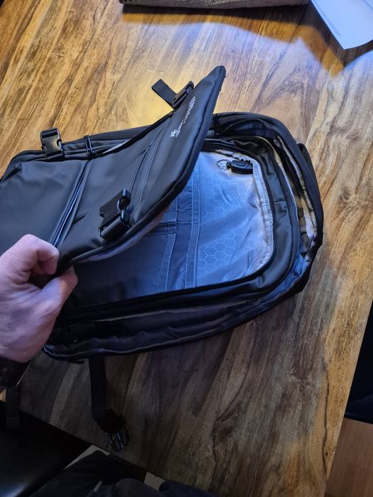 Plecak podrozny Osprey 40L otwierany jak walizka laptop