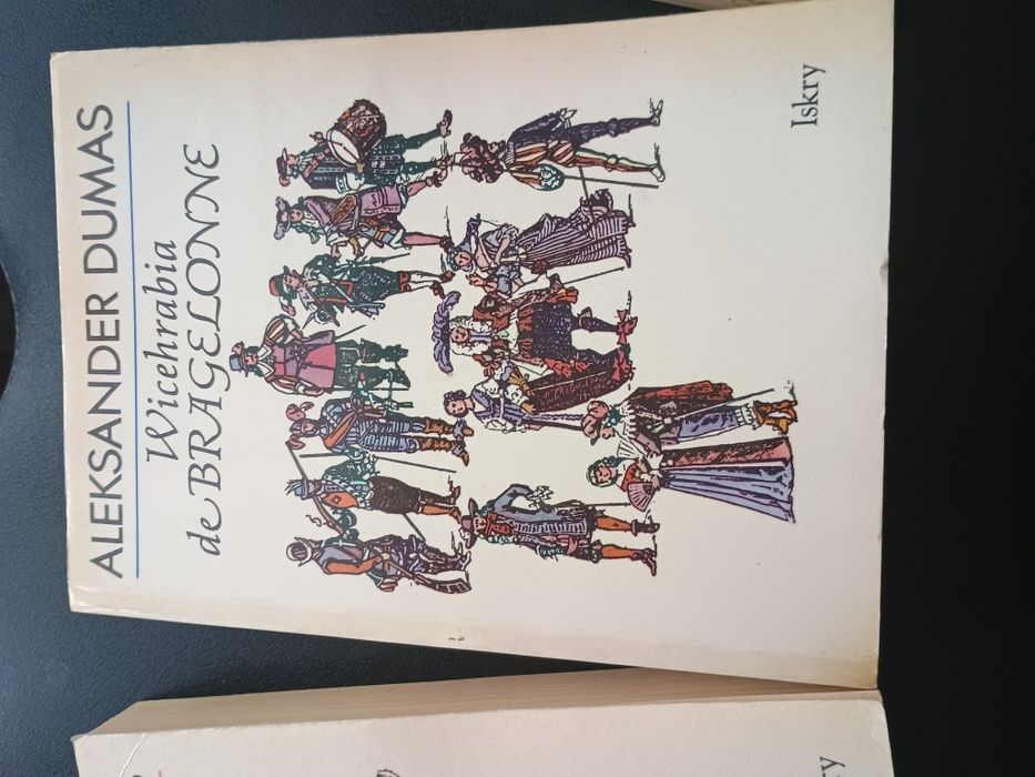 Na prezent -książka,, Wicehrabia de Bragelone " A.Dums, wyd.1990 rok.