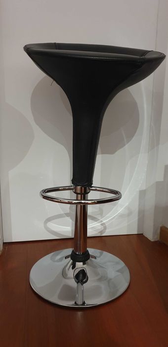 2 bancos altos pretos