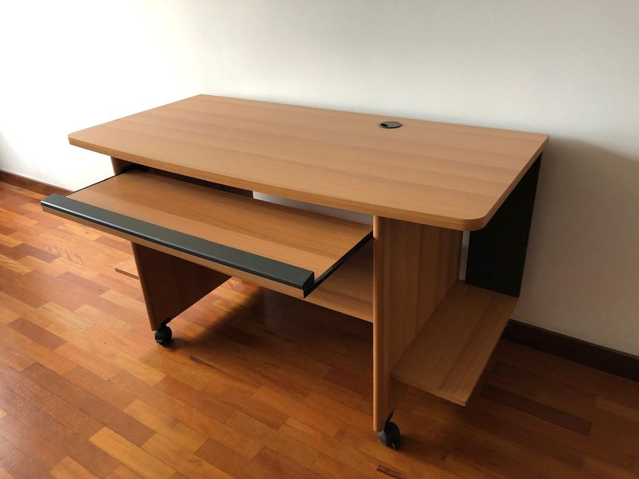 Mesa de escritório para PC e impressora