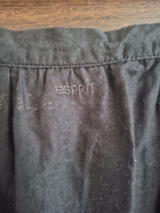 Czarna sukienka haftowana Esprit 36