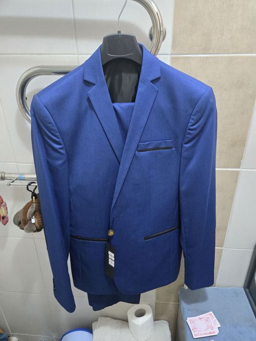 Продаж піджаків , костюмів