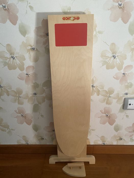 Tábua de passar a ferro de brincar (em madeira)