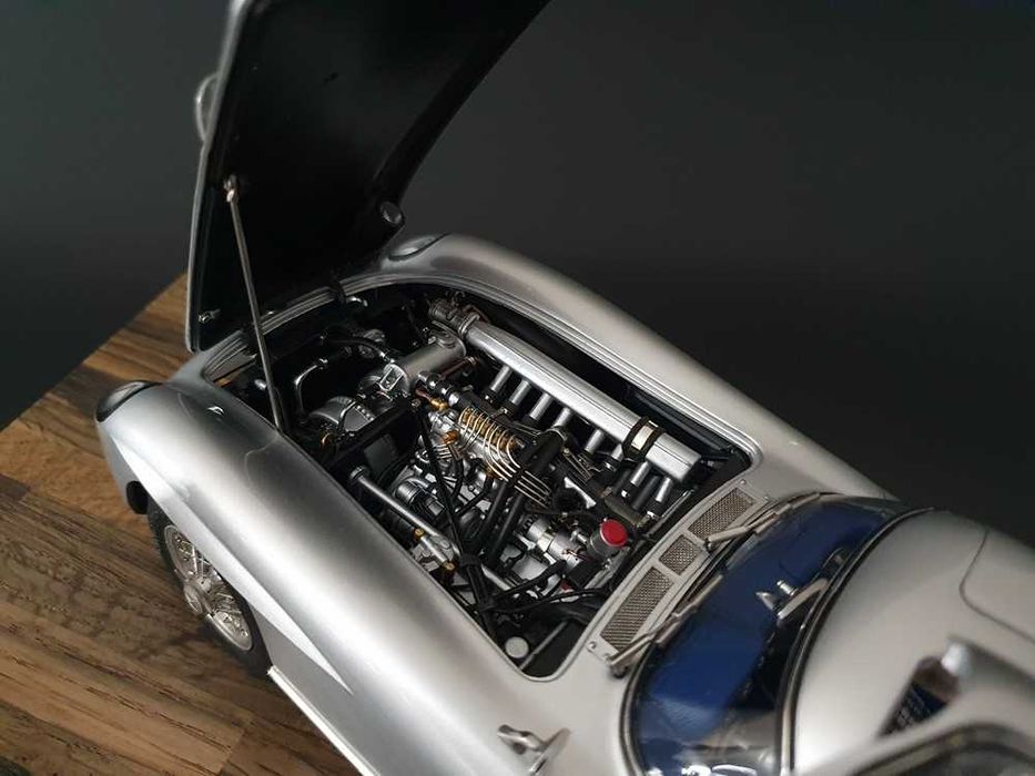1/18 CMC Mercedes Benz 300 SLR Uhlenhaut-Coupe (Silver) 1955: 57