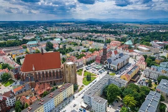 Wynajem kawalerka suteryna boh. Warszawy NYSA  Dla 1  osoby bez zwierz