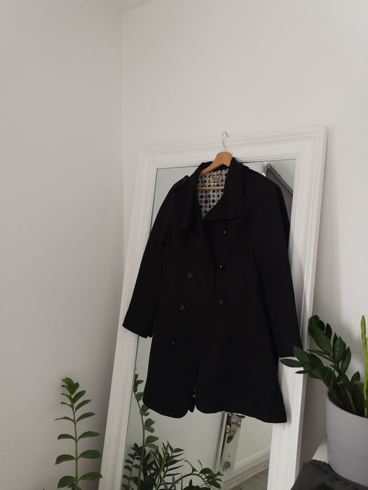 Czarny trencz płaszcz czarny