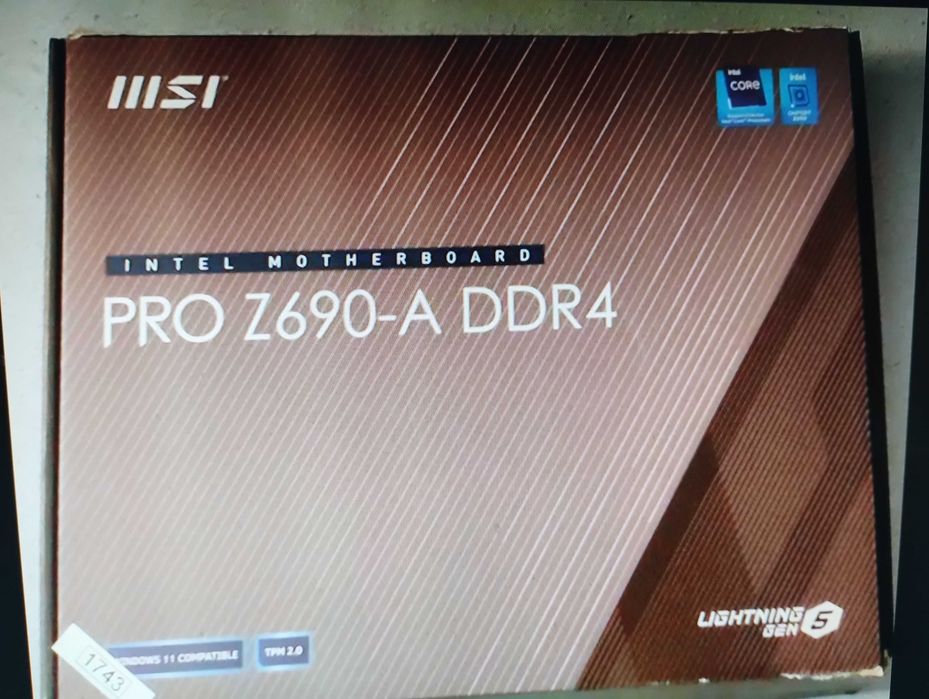 Komputer z procesorem Intel i5-12400f