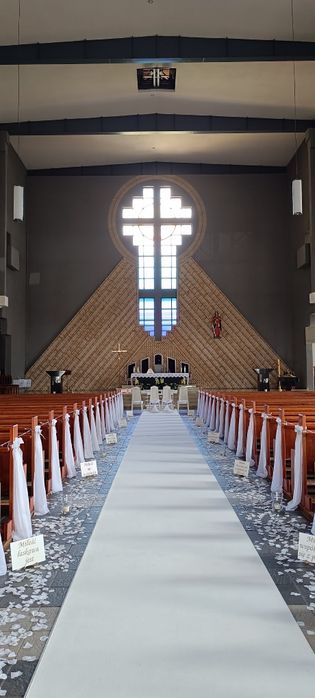 Dekroacje kościoła, dekoracja kościoła, ślub, wesele, biały dywan, bia