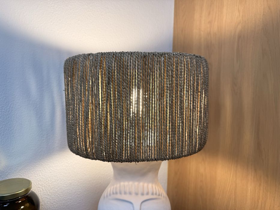 Candeeiro Branco Com Abajur