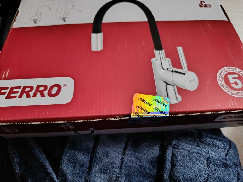 Bateria zlewozmywakowa Ferro Zorba z elastyczną wylewką czarna