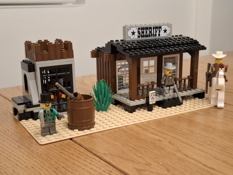 LEGO Western 6755 – Sheriff’s Lock-Up (1996)