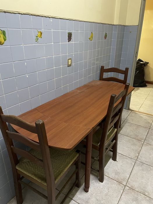Mesa de cozinha de 3 pessoas com cadeiras