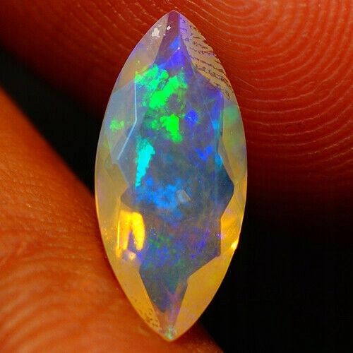Opal szlachetny 3D _ VVS _ na złoty pierścionek _ 0.98 ct.