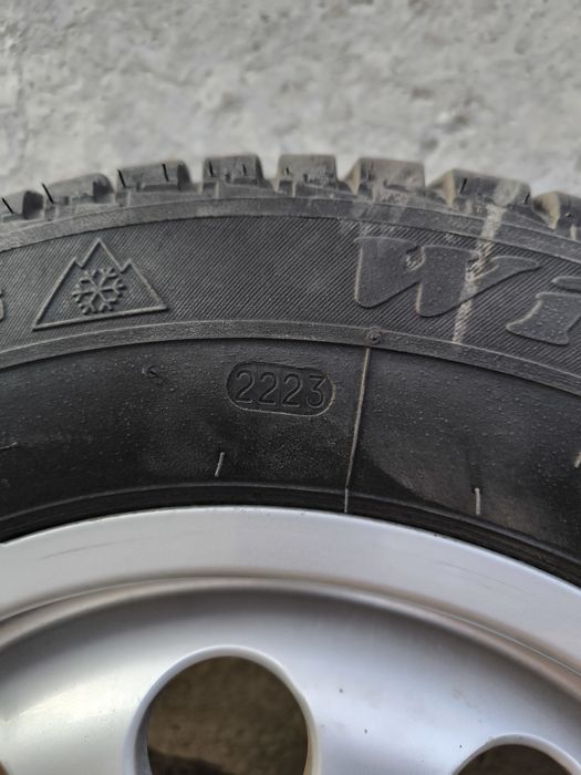 Sprzedam koła zimowe r 15