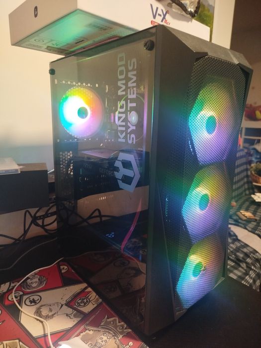 Vendo setup completo com secretária por 700euros também troco por portatil gaming potente.