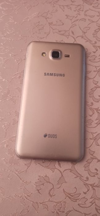Смартфон Samsung J7 Gold