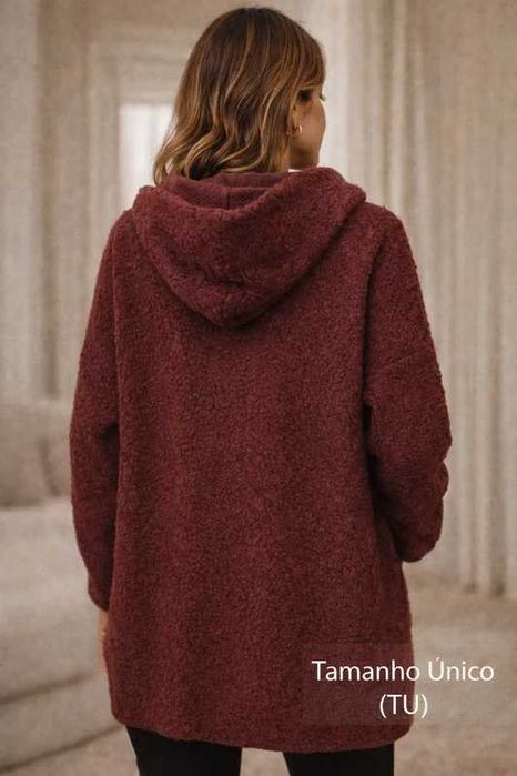 Casaco modelo de lã fervida (ou bouclé) na cor bordeaux