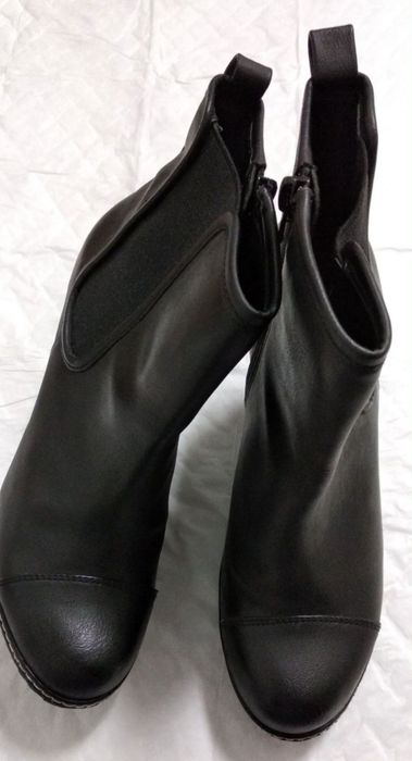 Botas para senhora, como novas.