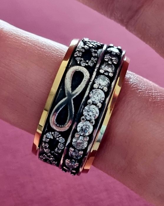 Anel bicolor, em aço, com zirconias e infinitos. Anti-stress. T17