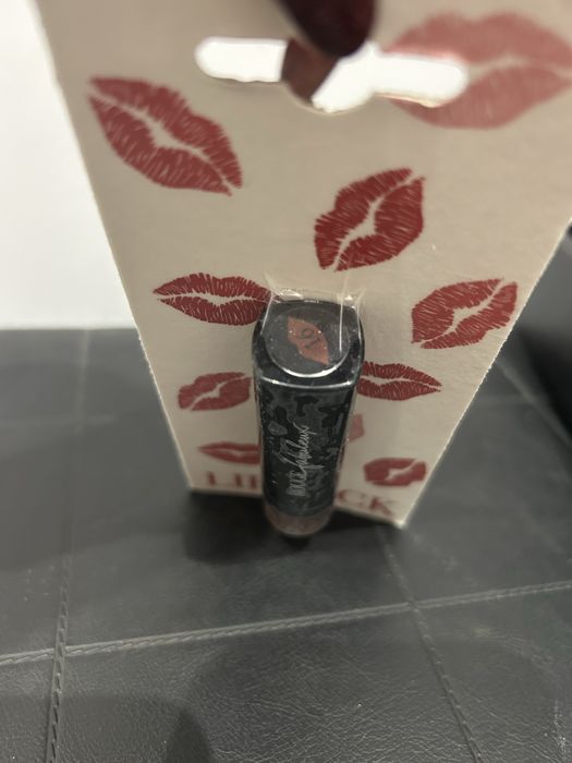 Nowa pomadka, szminka Boujours Rouge Fabuleux 16 nr.6792