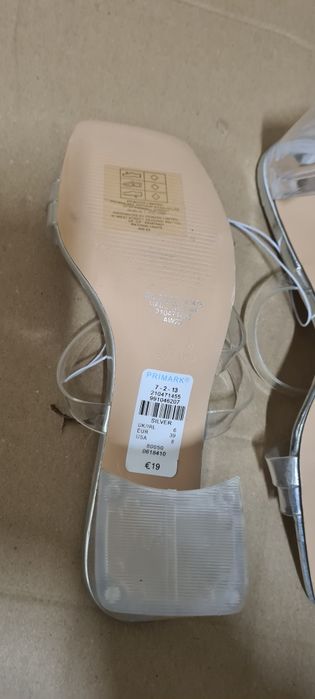 Buty klapki na obcasie