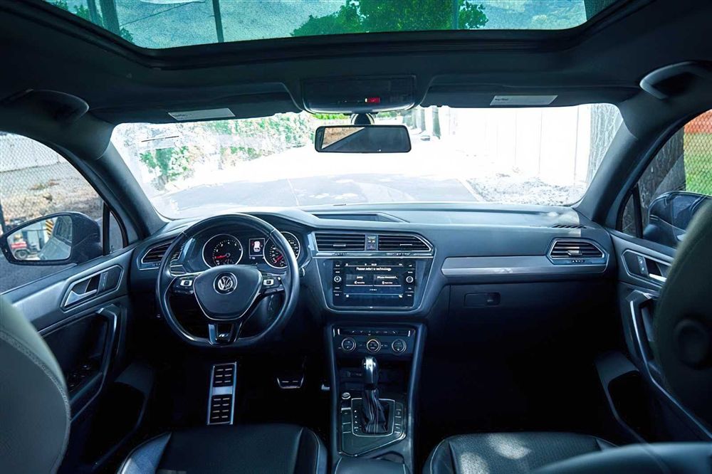 Volkswagen Tiguan      2021
