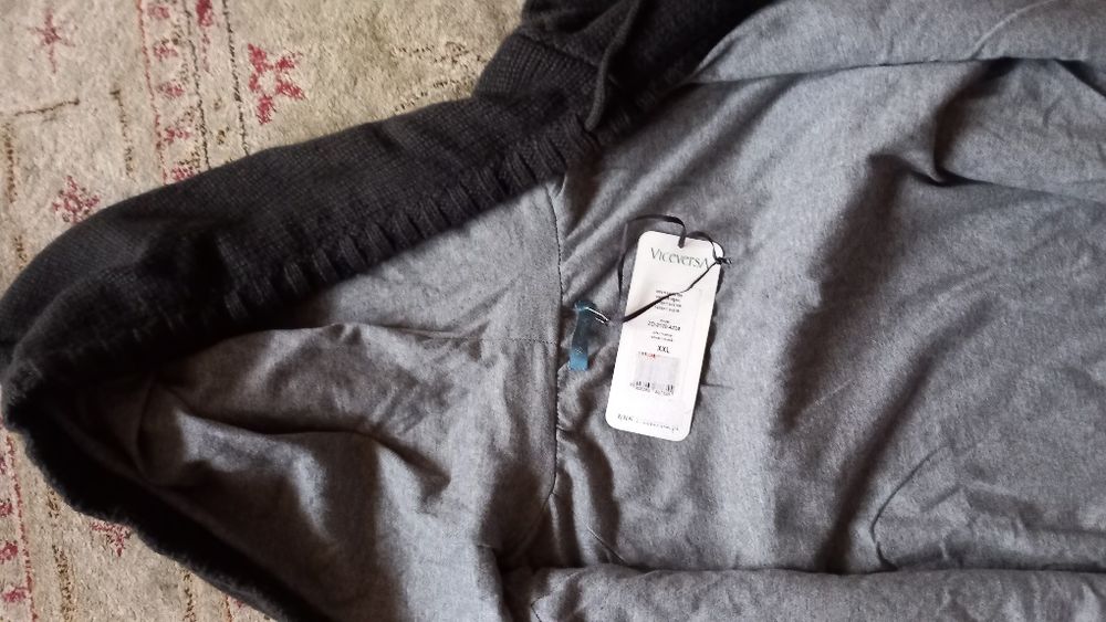 Sweter-bluza z kapturem