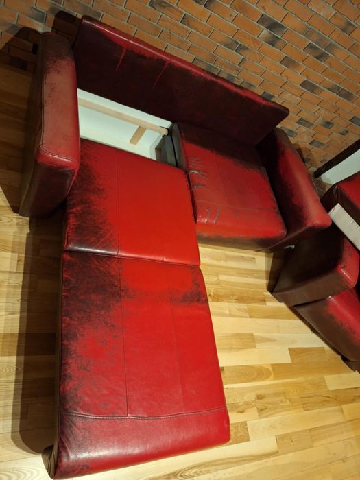 skórzana sofa plus dwa fotele