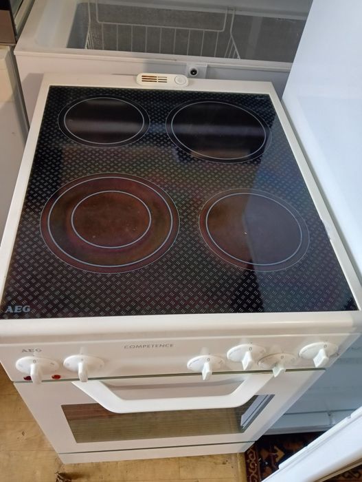 Kuchenka elektryczna z płytą ceramiczną
