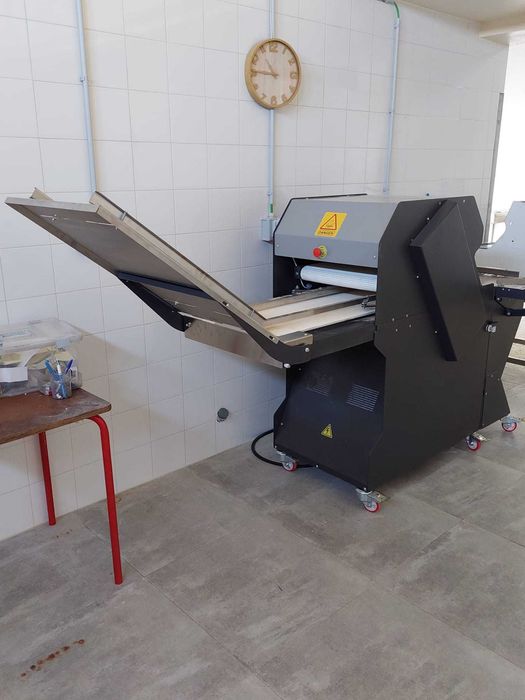 Cortadora Automática Pão - C/Rampa Abastecimento/Tapete Entrada - Nova