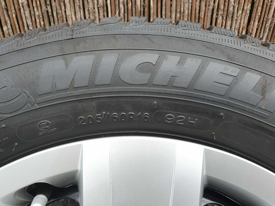 4x Oryginalne koła 16-stki VW 5x112 Michelin 205/60/16 92H 8,1mm 2022r.
