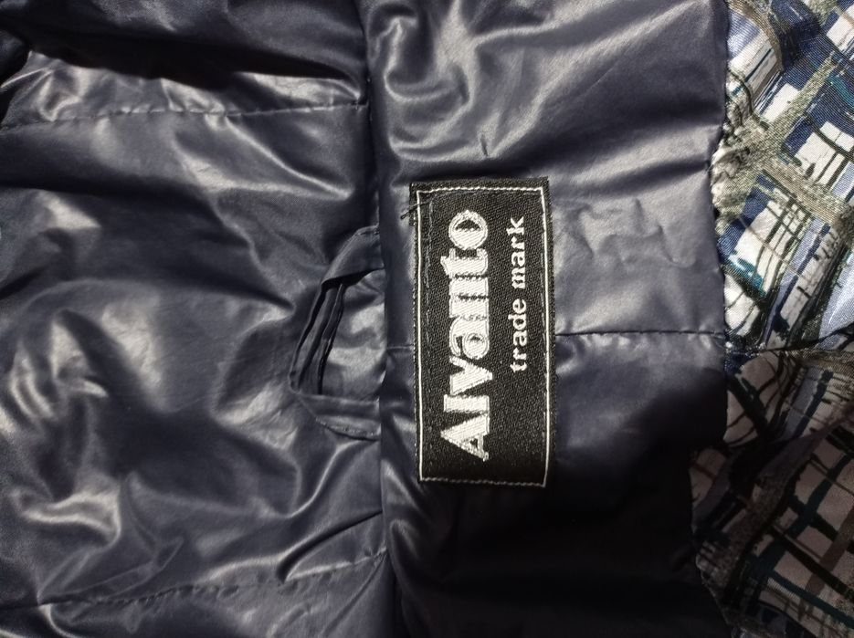 Зимова тепла куртка 50 р.