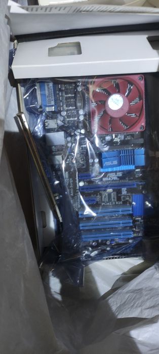 Продам материнську плату процесор і пам'ять у зборі.