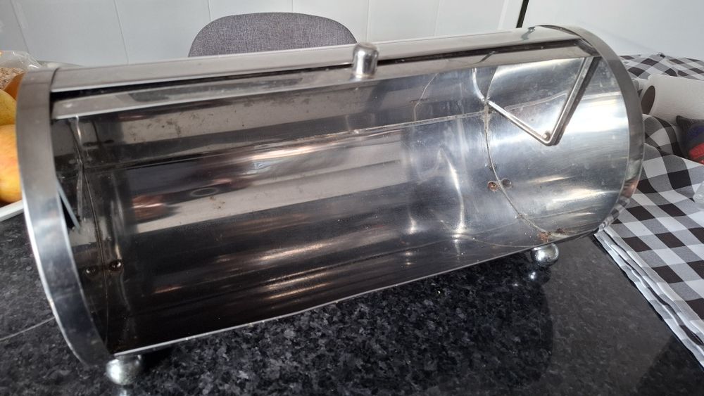 Caixa metalica para pão