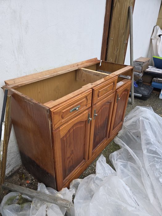 Móvel de Cozinha/Aparador em Madeira (Para Restauro)