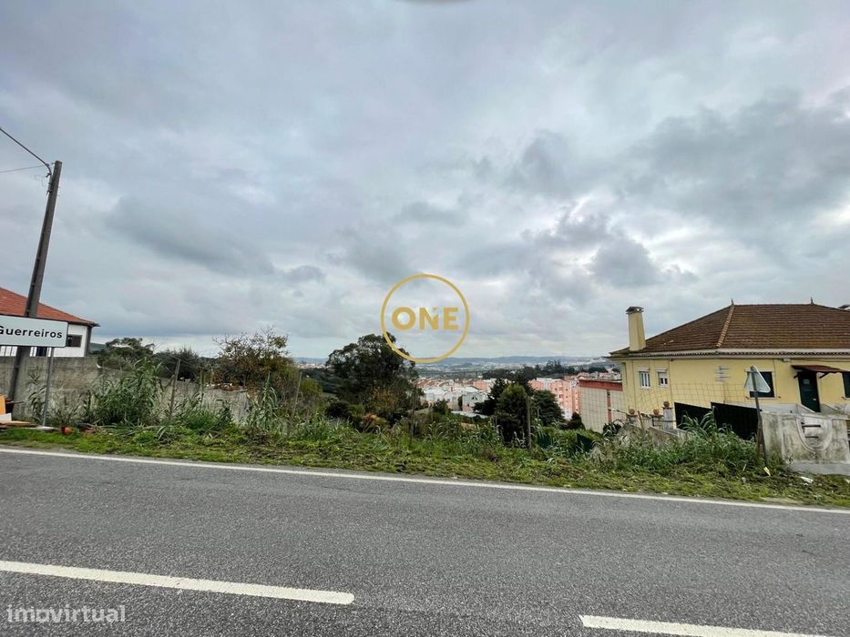 Terreno Urbano de 400m2 para Construção em Guerreiros, Loures