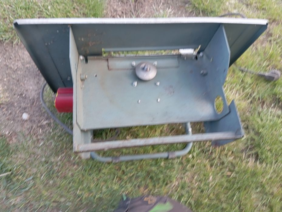 Sprzedam pile stołową uszkodzona