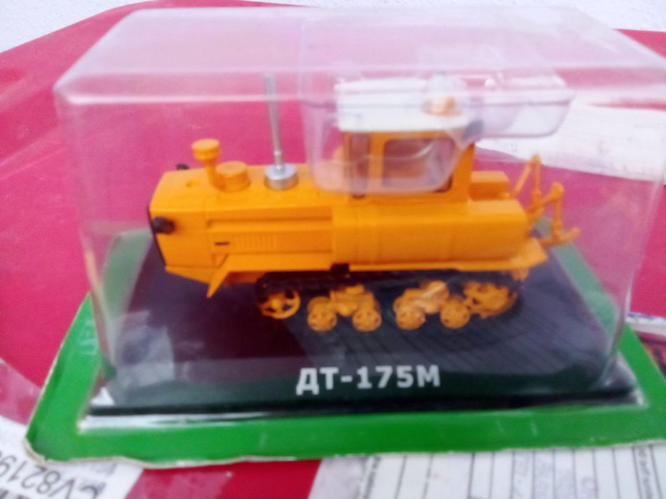 Продам модельку трактора в колекцію.