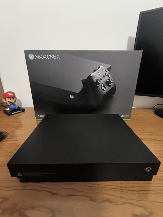 Xbox One X (com caixa)